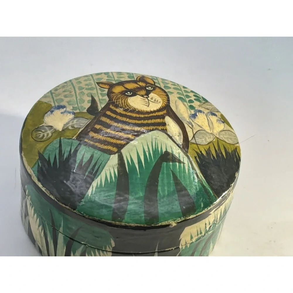 Vintage Kashmiri Paper Mache Trinket Box From‎ India Lacquered Finish Cat Design